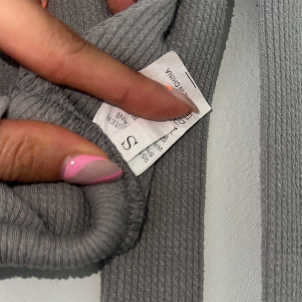 Gray Ribbed Crop Top - Picture 5 of 6